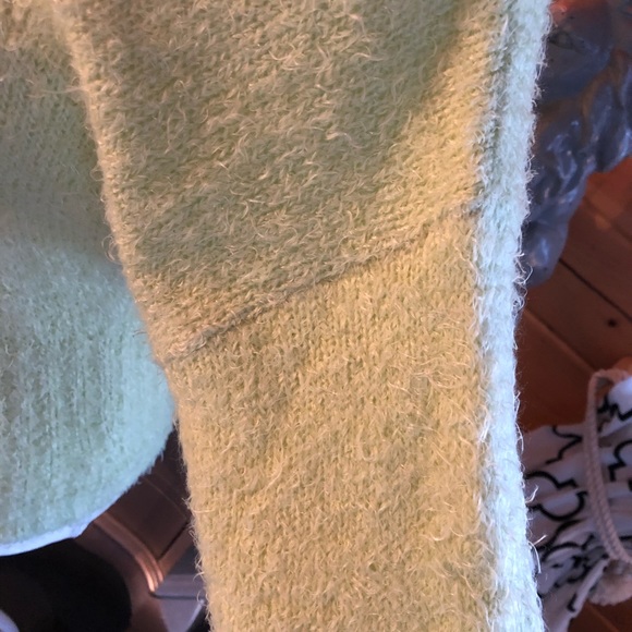 Sweater - Picture 4 of 4